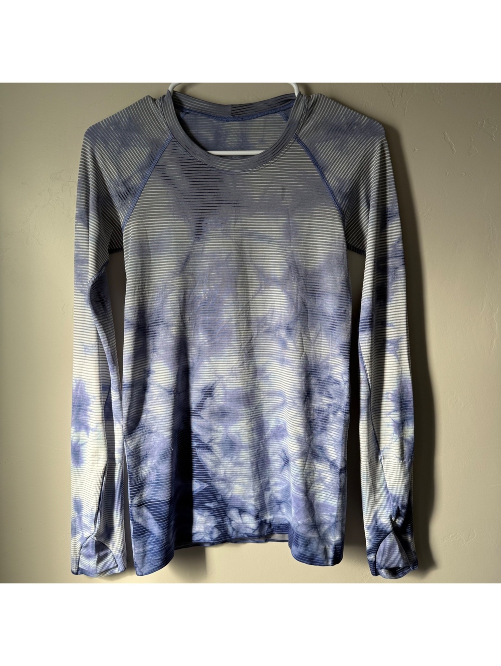 Lululemon Shibori Midnight Orchid White Long Sleeve Running Top Thumbholes | 4